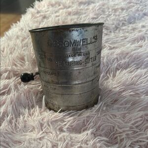 Vintage Bromwell's Measuring Sifter